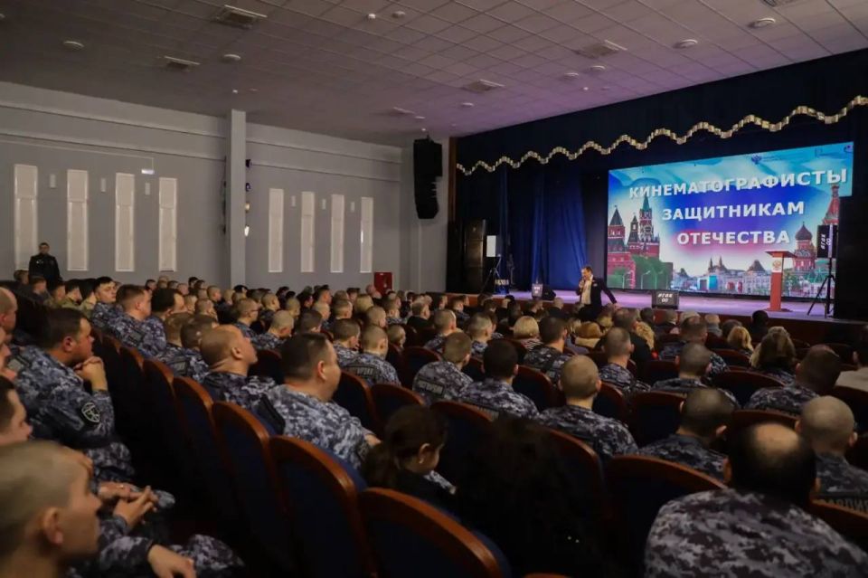 Актёры Союза кинематографистов выступили в рамках юбилейных мероприятий Росгвардии в Крыму Актёры Союза кинематографистов выступили в рамках юбилейных мероприятий Росгвардии в Крыму