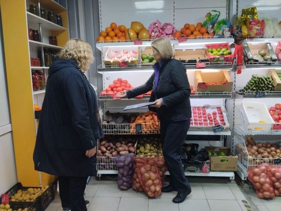 Минпромторг Крыма совместно с представителями администраций муниципальных образований продолжает усиленный мониторинг цен на продовольственные и непродовольственные товары в преддверии праздника Святой Пасхи Минпромторг Крыма совместно с представителями администраций муниципальных образований продолжает усиленный мониторинг цен на продовольственные и непродовольственные товары в преддверии праздника Святой Пасхи