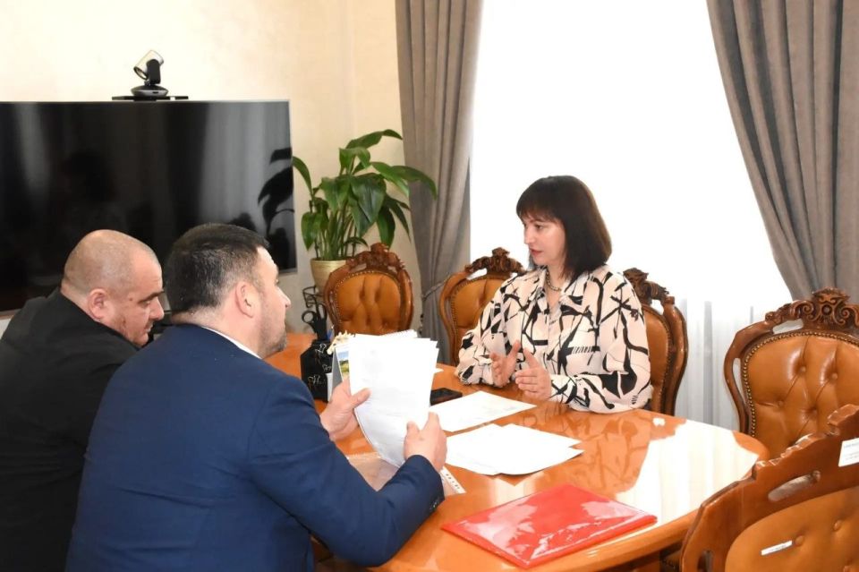 Лариса Кулинич: Прямой диалог с гражданами является отличной возможностью понять реальную ситуацию и скоординировать действия для решения возникающих проблем Лариса Кулинич: Прямой диалог с гражданами является отличной возможностью понять реальную ситуацию и скоординировать действия для решения возникающих проблем
