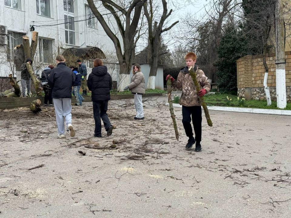 Александр Дудинов: Первые шаги в профессию: черноморские школьники попробовали себя в деле на весенних каникулах Александр Дудинов: Первые шаги в профессию: черноморские школьники попробовали себя в деле на весенних каникулах