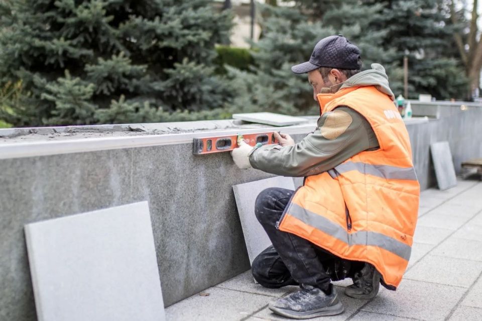 В Симферополе продолжается благоустройство скверов Победы и Республики В Симферополе продолжается благоустройство скверов Победы и Республики