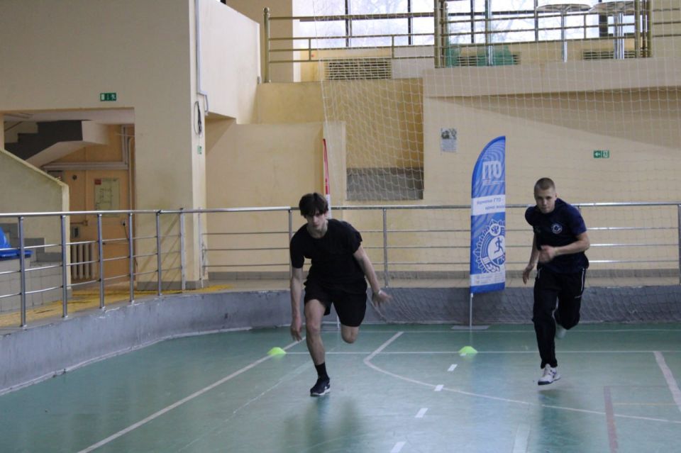 В Симферополе прошло выполнение нормативов ГТО среди допризывной молодёжи В Симферополе прошло выполнение нормативов ГТО среди допризывной молодёжи