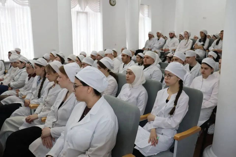 В Крымском медколледже провели Ярмарку вакансий В Крымском медколледже провели Ярмарку вакансий
