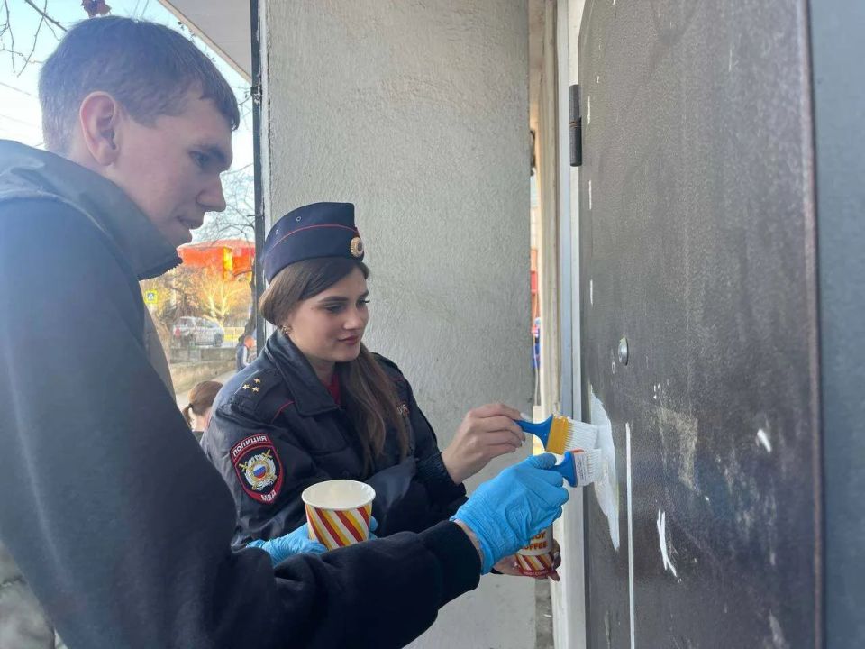 В Севастополе сотрудники полиции организовали очередную антинаркотическую акцию «Закрась опасность!» В Севастополе сотрудники полиции организовали очередную антинаркотическую акцию «Закрась опасность!»