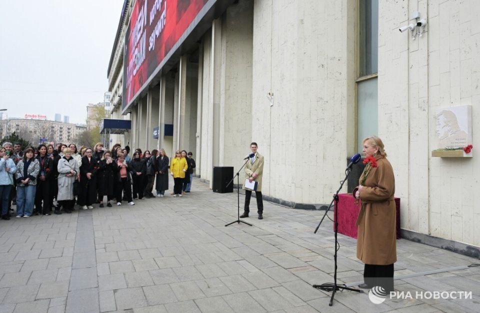 Мемориальный знак дипломату и публицисту Валентину Фалину открыли в Москве Мемориальный знак дипломату и публицисту Валентину Фалину открыли в Москве