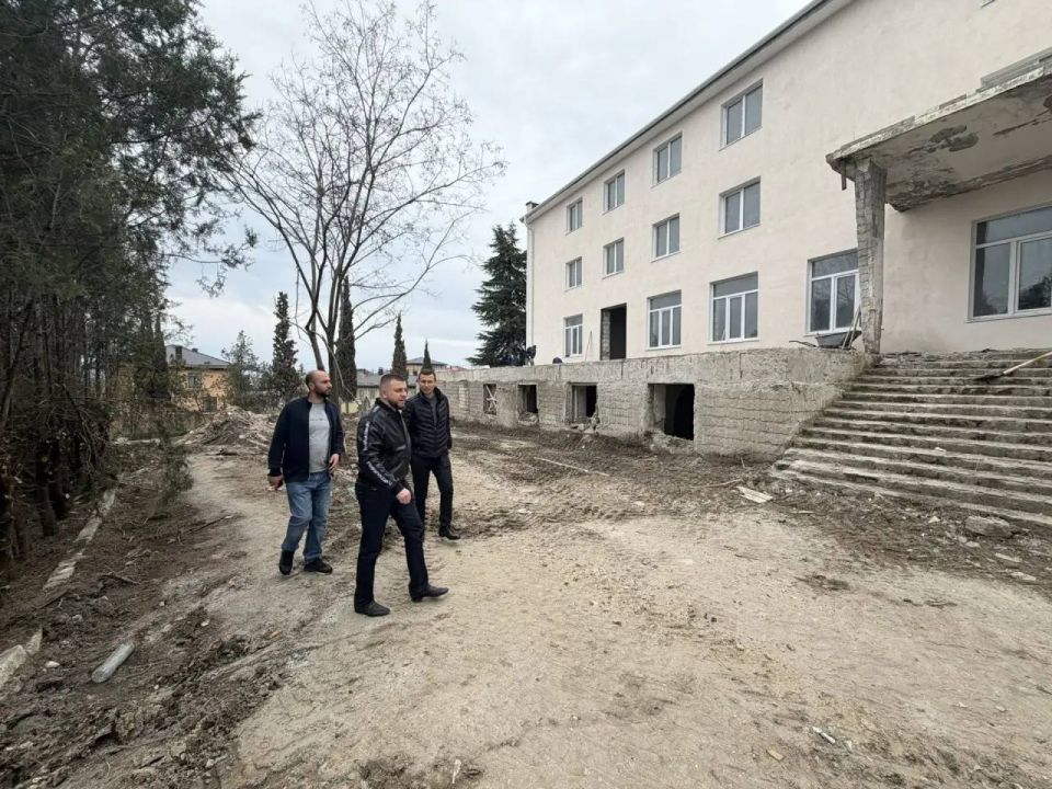 Кирилл Чебышев: Совместно с руководителем Судакского филиала ГУП РК «Вода Крыма» Владимиром Кедиком и заместителем главы Вазгеном Карапетяном провели встречу со старшей МКД по ул. Лесная Кирилл Чебышев: Совместно с руководителем Судакского филиала ГУП РК «Вода Крыма» Владимиром Кедиком и заместителем главы Вазгеном Карапетяном провели встречу со старшей МКД по ул. Лесная