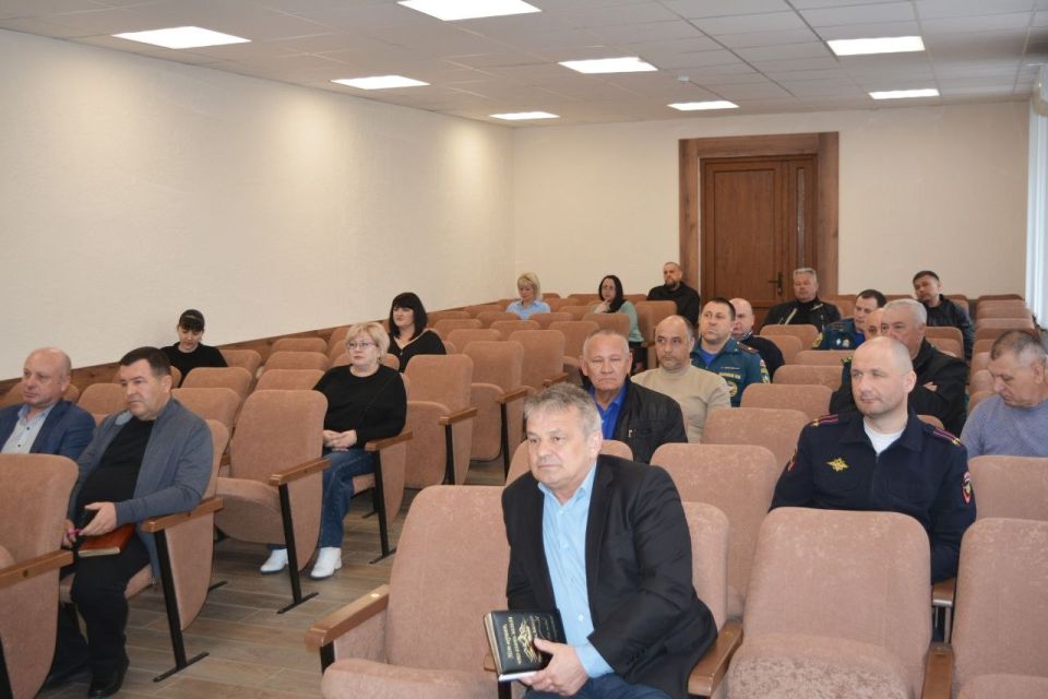 Александр Соколовский: При участии представителя Главы Республики Крым в группе муниципальных образований Республики Крым Влады Демиденко и главы муниципального образования Елены Стельмах провел аппаратное совещание с... Александр Соколовский: При участии представителя Главы Республики Крым в группе муниципальных образований Республики Крым Влады Демиденко и главы муниципального образования Елены Стельмах провел аппаратное совещание с...