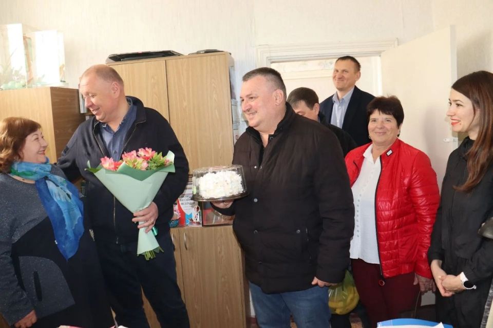 Сегодня празднует свой День Рождения почётный гражданин Сакского района, председатель Сакской общественной организации ветеранов и инвалидов войны, труда, военной службы и правоохранительных органов, член Общественного... Сегодня празднует свой День Рождения почётный гражданин Сакского района, председатель Сакской общественной организации ветеранов и инвалидов войны, труда, военной службы и правоохранительных органов, член Общественного...
