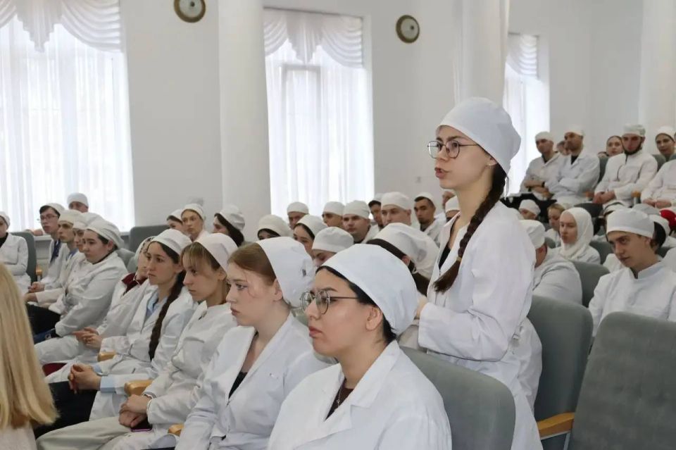 В Крымском медколледже провели Ярмарку вакансий В Крымском медколледже провели Ярмарку вакансий