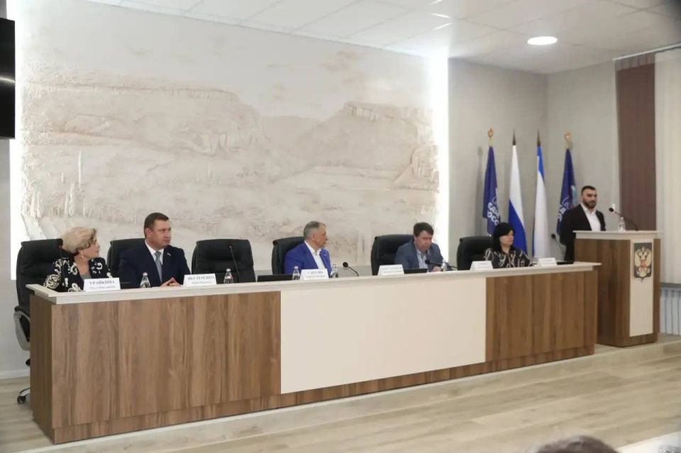 Ольга Урайкина: Финалом рабочей поездки стала встреча в большом зале заседаний администрации Бахчисарайского района с партийным активом и депутатами Бахчисарайского района Ольга Урайкина: Финалом рабочей поездки стала встреча в большом зале заседаний администрации Бахчисарайского района с партийным активом и депутатами Бахчисарайского района