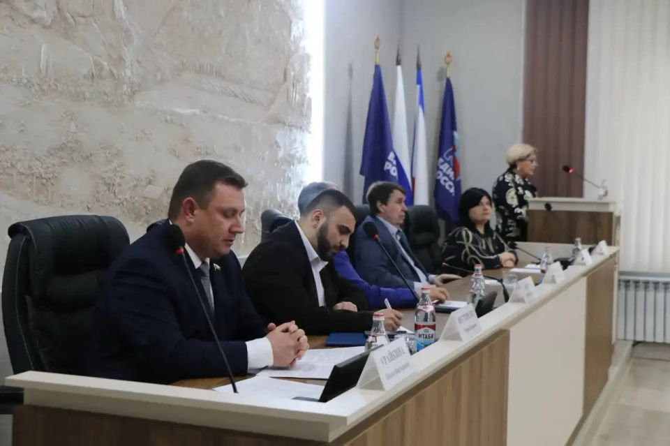 Ольга Урайкина: Финалом рабочей поездки стала встреча в большом зале заседаний администрации Бахчисарайского района с партийным активом и депутатами Бахчисарайского района Ольга Урайкина: Финалом рабочей поездки стала встреча в большом зале заседаний администрации Бахчисарайского района с партийным активом и депутатами Бахчисарайского района