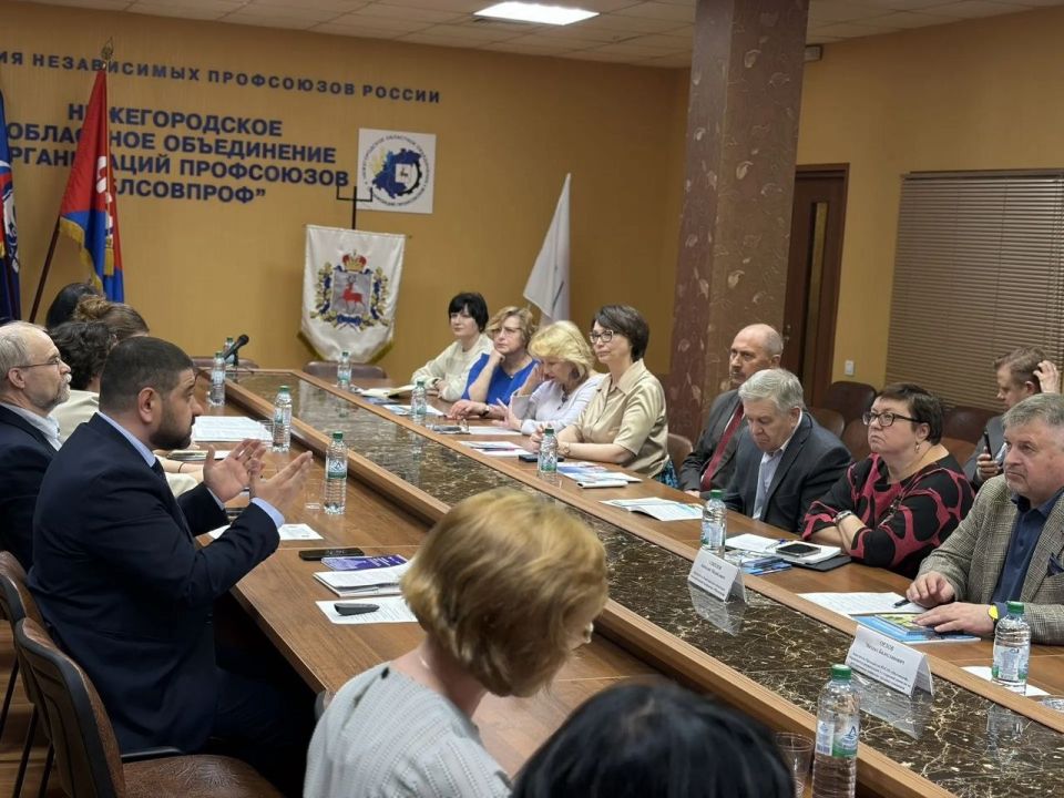 Первые соглашения о сотрудничестве подписаны на встрече Минтуризма Крыма с Нижегородским областным союзом организаций профсоюзов Первые соглашения о сотрудничестве подписаны на встрече Минтуризма Крыма с Нижегородским областным союзом организаций профсоюзов