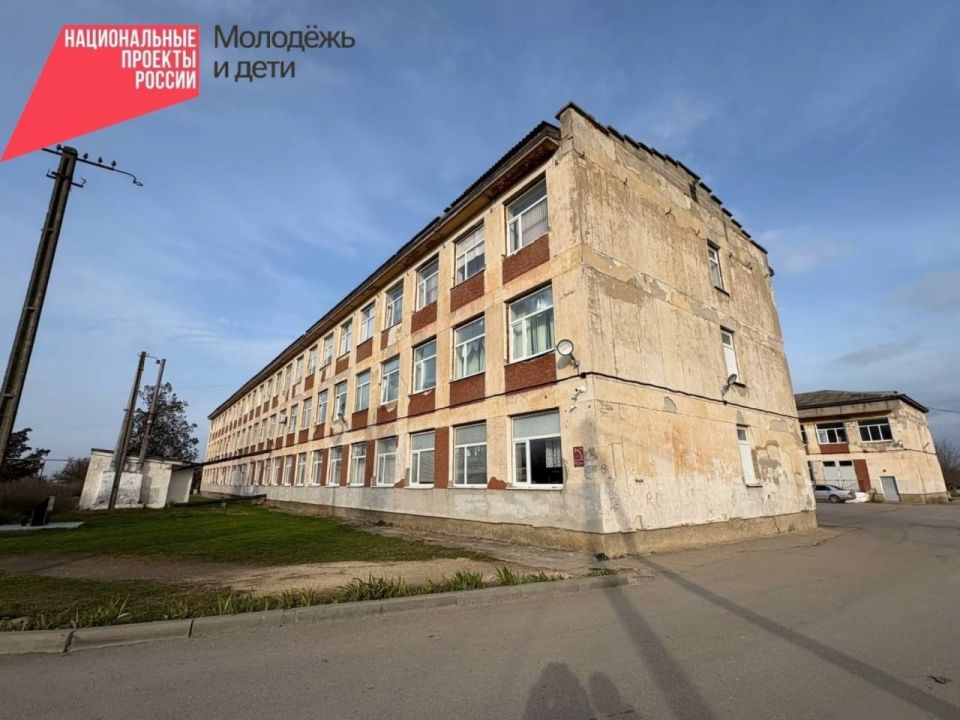 В Красноперекопском районе дан старт капремонту Воинского учебно-воспитательного комплекса им. братьев Кондратовых В Красноперекопском районе дан старт капремонту Воинского учебно-воспитательного комплекса им. братьев Кондратовых