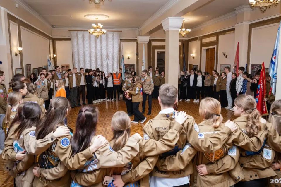 Михаил Развожаев: Сегодня 11 лет севастопольскому региональному отделению Российских студенченских отрядов Михаил Развожаев: Сегодня 11 лет севастопольскому региональному отделению Российских студенченских отрядов