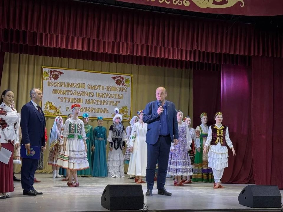 3 апреля в Симферополе состоялся Всекрымский смотр-конкурс любительского искусства «Ступени мастерства», посвящённый Году единства народов России 3 апреля в Симферополе состоялся Всекрымский смотр-конкурс любительского искусства «Ступени мастерства», посвящённый Году единства народов России