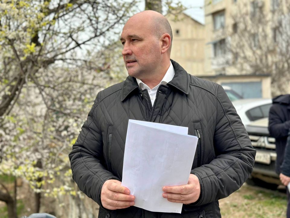 Владимир Немцев: Встретился с жителями домов № 14 и № 16 по улице Александра Маринеско, № 31 и № 37 по улице Тараса Шевченко, а также № 19, № 19А и № 21 по улице Александра Маринеско, чтобы обсудить ход работ по ремонту... Владимир Немцев: Встретился с жителями домов № 14 и № 16 по улице Александра Маринеско, № 31 и № 37 по улице Тараса Шевченко, а также № 19, № 19А и № 21 по улице Александра Маринеско, чтобы обсудить ход работ по ремонту...