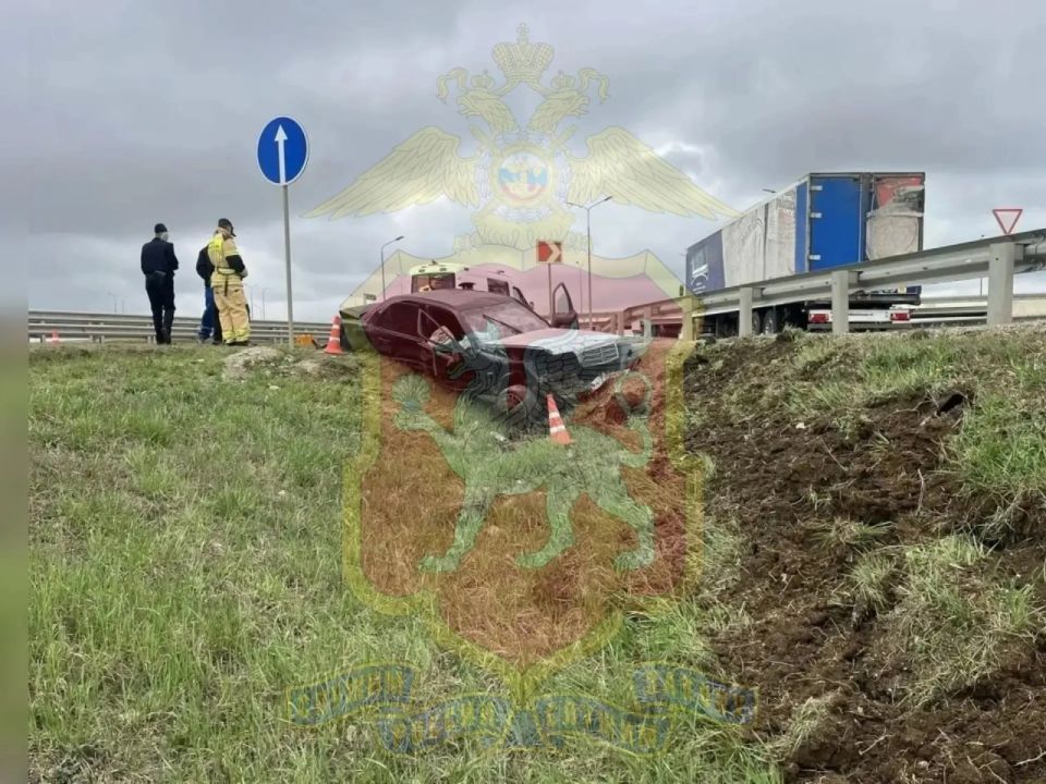 Иномарка вылетела с трассы и перевернулась в Симферопольском районе — погиб пассажир Иномарка вылетела с трассы и перевернулась в Симферопольском районе — погиб пассажир