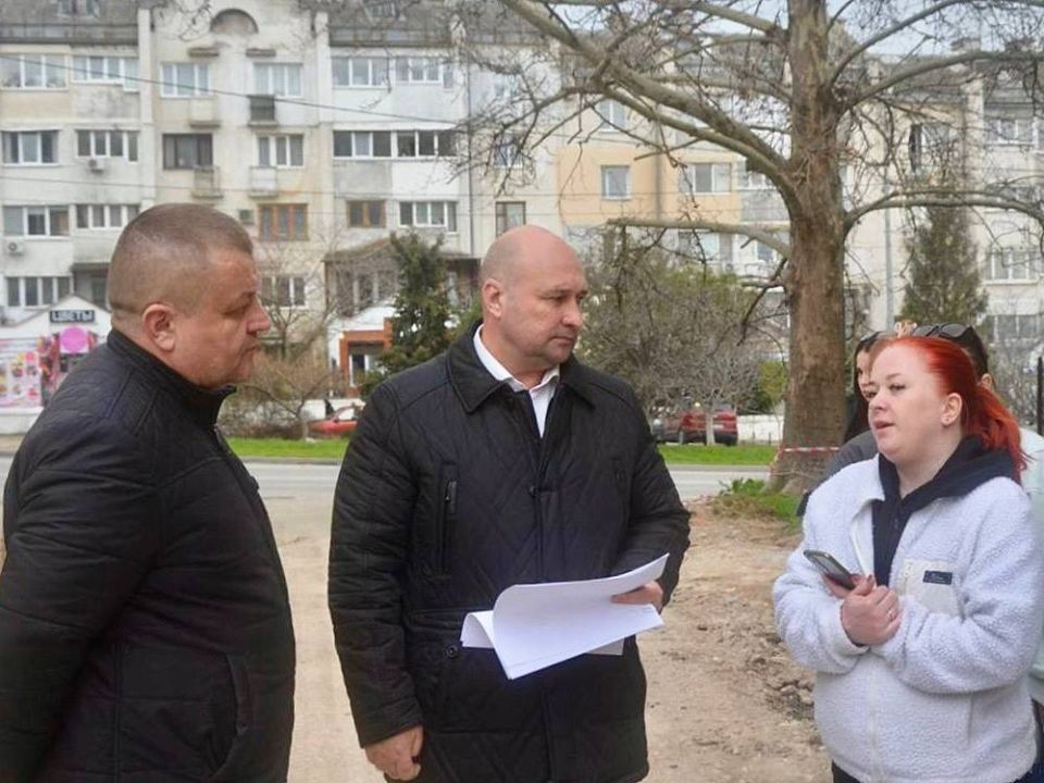 Владимир Немцев: Встретился с жителями домов № 14 и № 16 по улице Александра Маринеско, № 31 и № 37 по улице Тараса Шевченко, а также № 19, № 19А и № 21 по улице Александра Маринеско, чтобы обсудить ход работ по ремонту... Владимир Немцев: Встретился с жителями домов № 14 и № 16 по улице Александра Маринеско, № 31 и № 37 по улице Тараса Шевченко, а также № 19, № 19А и № 21 по улице Александра Маринеско, чтобы обсудить ход работ по ремонту...