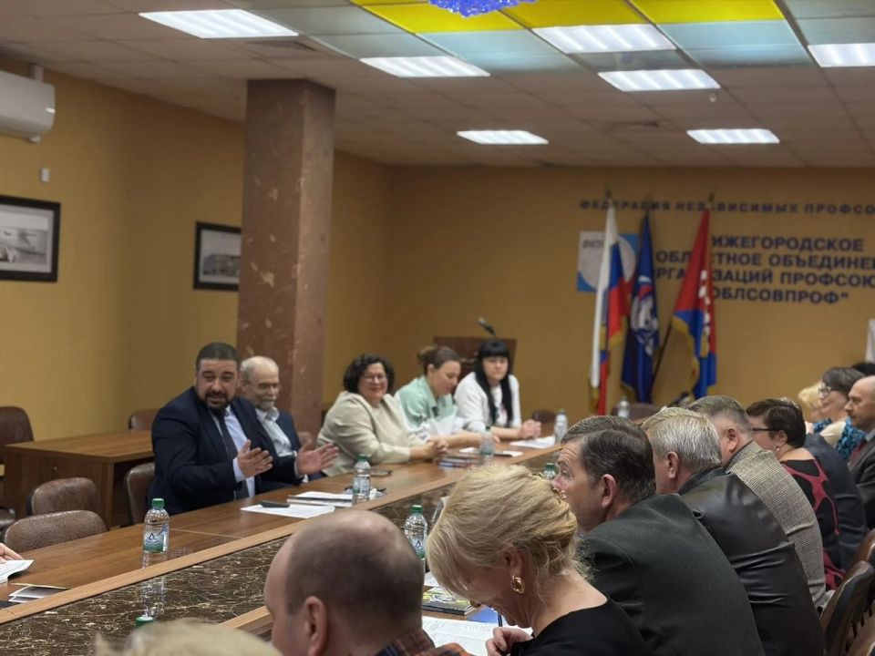 Первые соглашения о сотрудничестве подписаны на встрече Минтуризма Крыма с Нижегородским областным союзом организаций профсоюзов Первые соглашения о сотрудничестве подписаны на встрече Минтуризма Крыма с Нижегородским областным союзом организаций профсоюзов