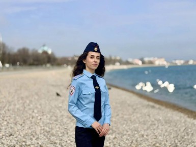 #Хороших_выходных всем жителям и гостям крымского полуострова желает специалист направления профессиональной подготовки отделения по работе с личным составом ОМВД России по г. Евпатории