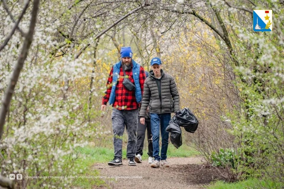 1700 севастопольцев сегодня убрали более 500 кубометров на 51 гектаре 1700 севастопольцев сегодня убрали более 500 кубометров на 51 гектаре
