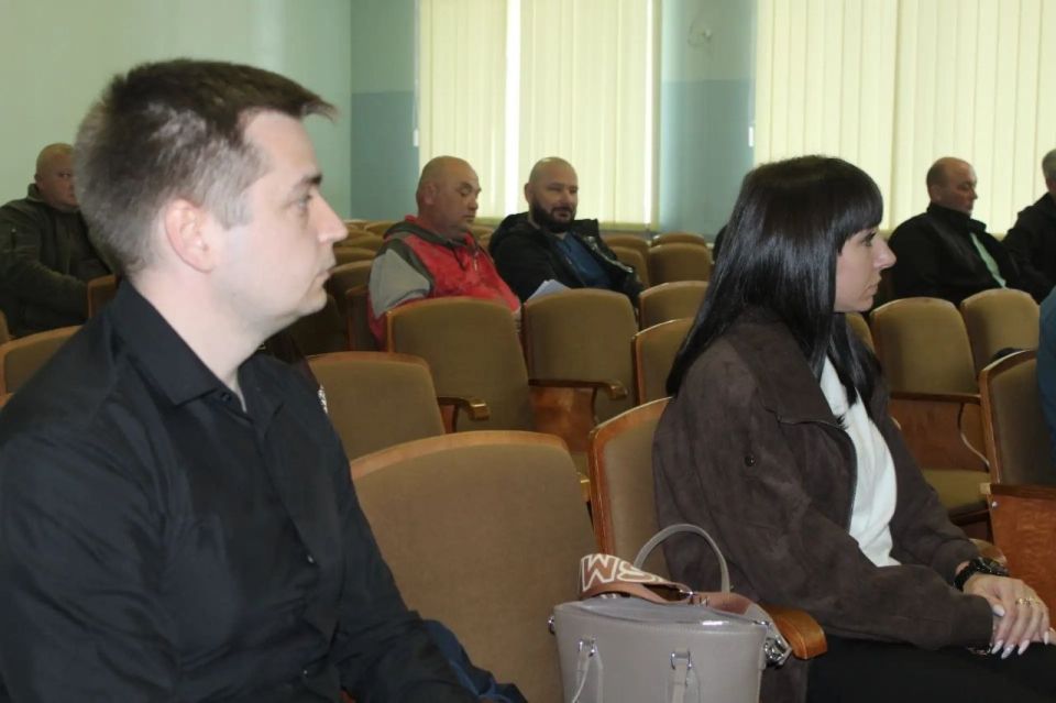 3 апреля под руководством главы администрации района Александра Харламова при участии председателя Советского районного совета Виктории Грицай прошло рабочее совещание с сельхозтоваропроизводителями Советского района 3 апреля под руководством главы администрации района Александра Харламова при участии председателя Советского районного совета Виктории Грицай прошло рабочее совещание с сельхозтоваропроизводителями Советского района