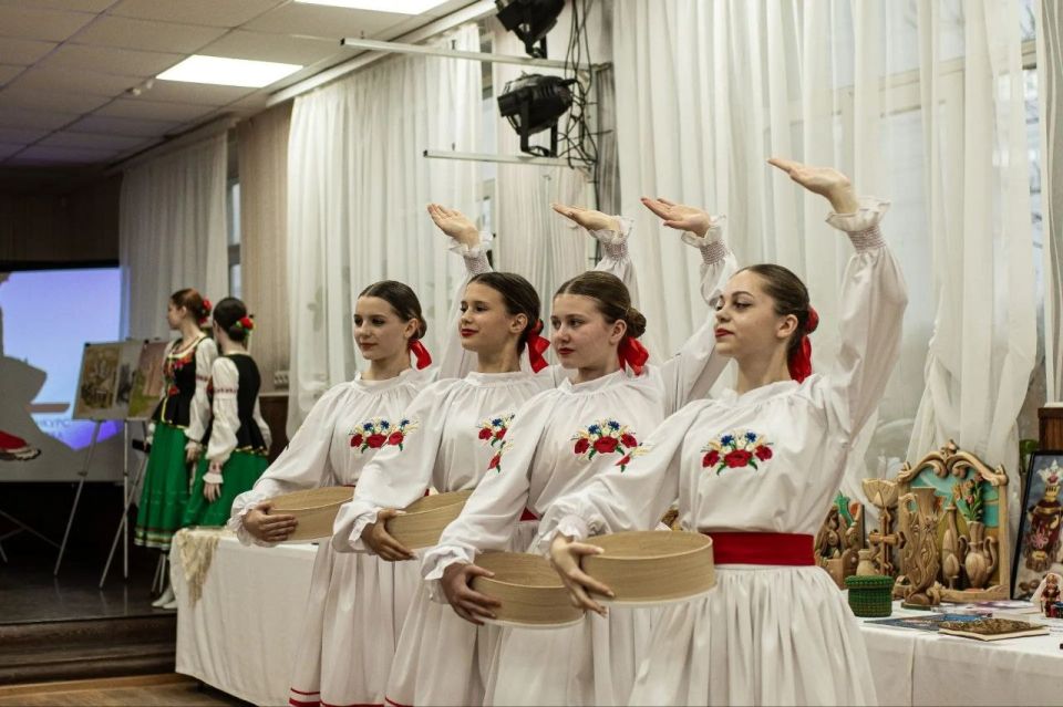 3 апреля в Симферополе прошёл Всекрымский смотр-конкурс любительского искусства «Ступени мастерства», приуроченный к Году единства народов России 3 апреля в Симферополе прошёл Всекрымский смотр-конкурс любительского искусства «Ступени мастерства», приуроченный к Году единства народов России