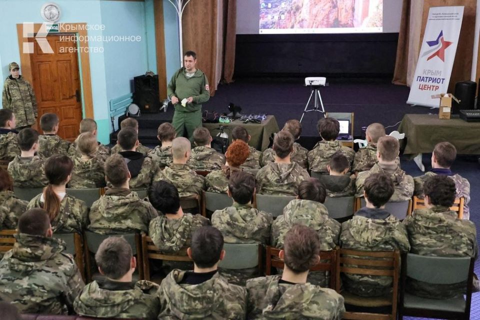 Продолжается реализация проекта «Шторм Крым» — школы тактической подготовки, направленной на допризывную молодежь Продолжается реализация проекта «Шторм Крым» — школы тактической подготовки, направленной на допризывную молодежь