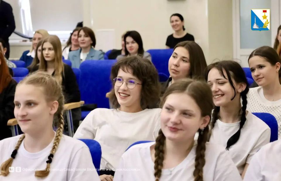 В Севастополе стартовал этнофорум «В дружбе народов — единство России» В Севастополе стартовал этнофорум «В дружбе народов — единство России»