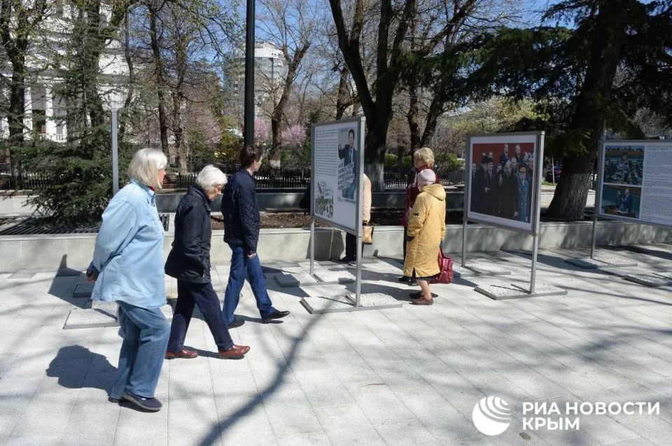 В центре Симферополя открылась выставка, посвященная памяти Владимира Жириновского В центре Симферополя открылась выставка, посвященная памяти Владимира Жириновского