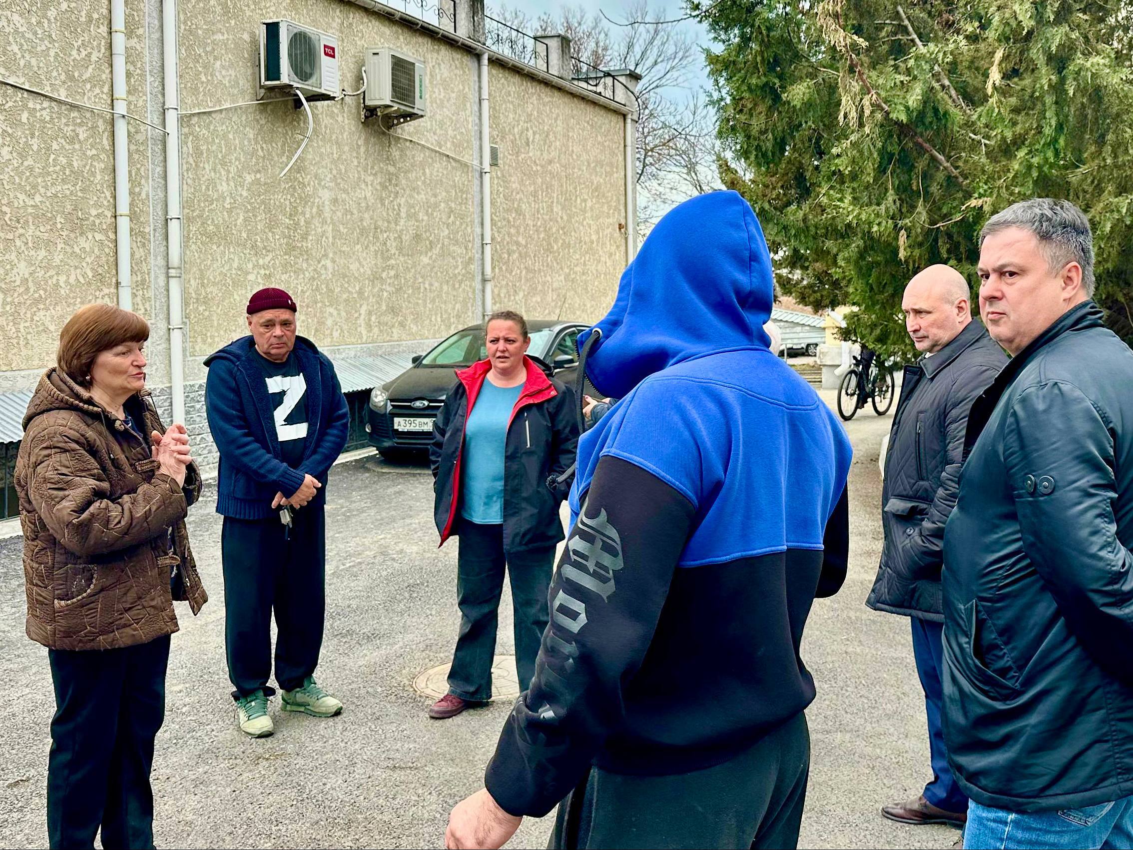 Владимир Немцев: Встретился с жителями дома № 60 по улице Льва Толстого, чтобы обсудить итоги ремонта внутриквартальной дороги и придомовой территории Владимир Немцев: Встретился с жителями дома № 60 по улице Льва Толстого, чтобы обсудить итоги ремонта внутриквартальной дороги и придомовой территории