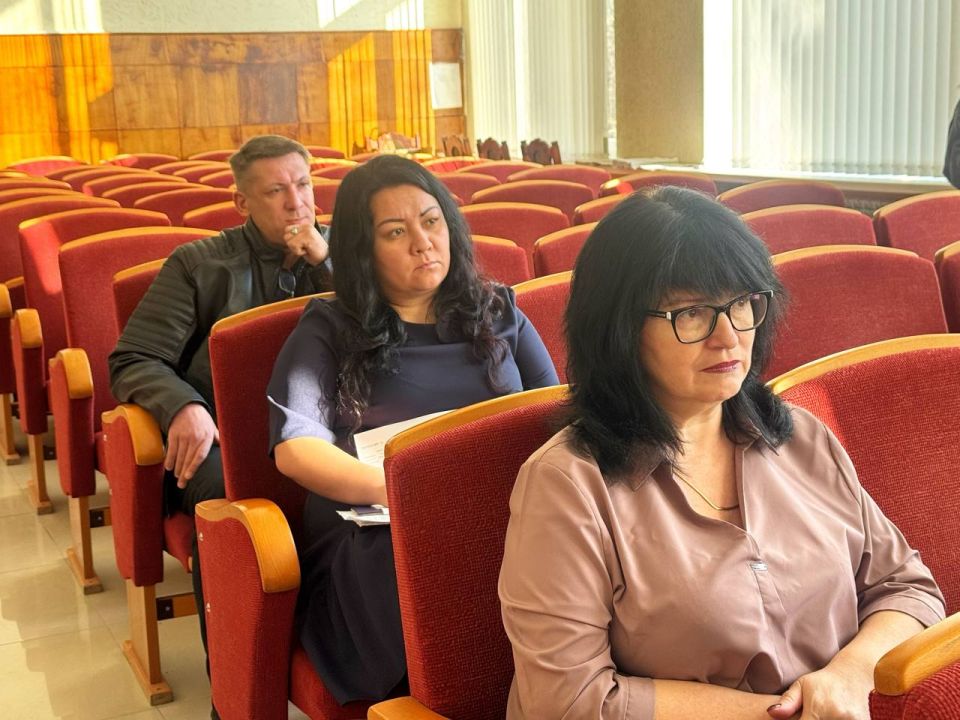 Александр Дудинов: 6 апреля в зале заседаний администрации провел очередное аппаратное совещание Александр Дудинов: 6 апреля в зале заседаний администрации провел очередное аппаратное совещание