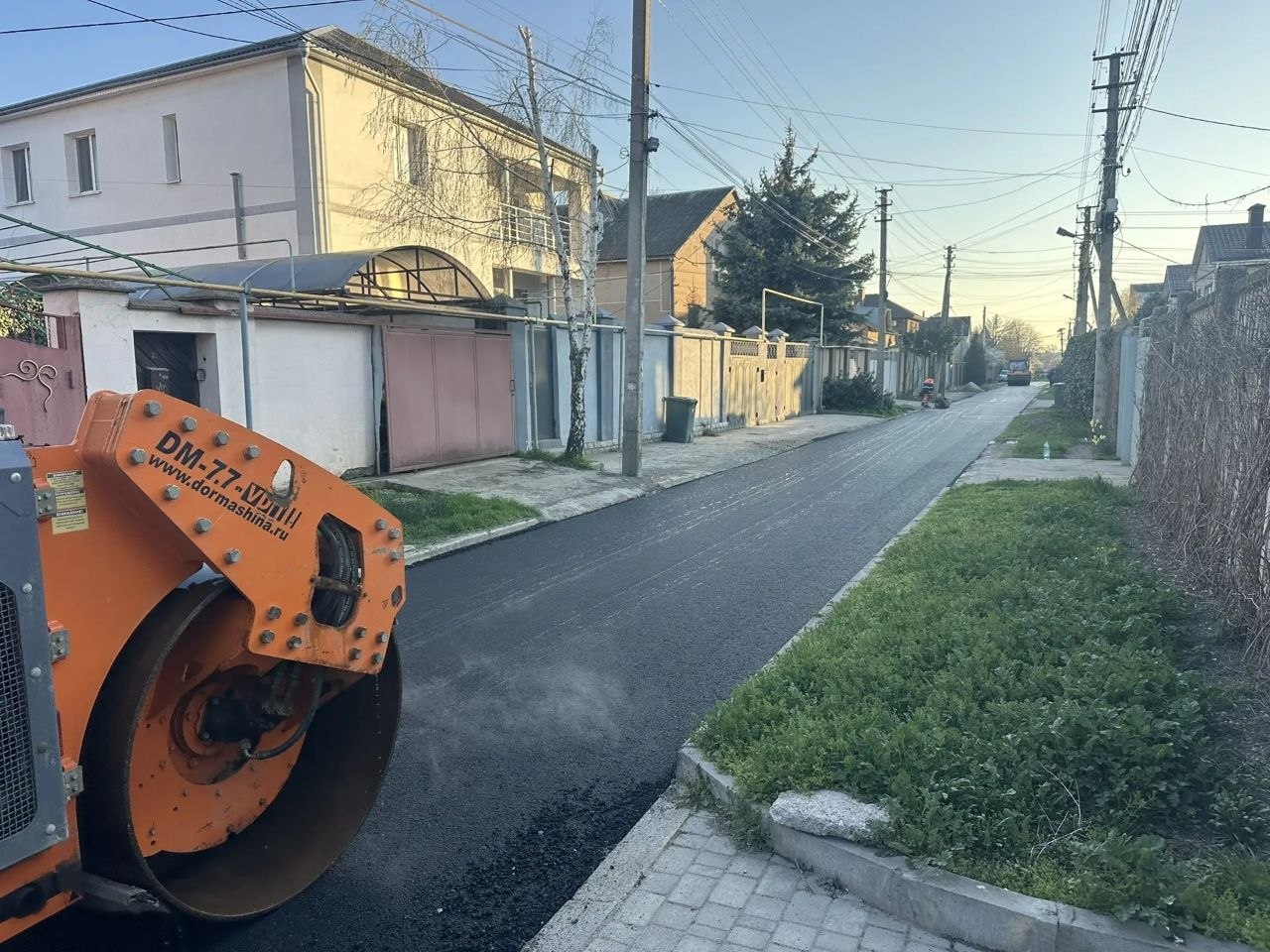 В Крыму продолжают проводить ямочный ремонт дорог В Крыму продолжают проводить ямочный ремонт дорог