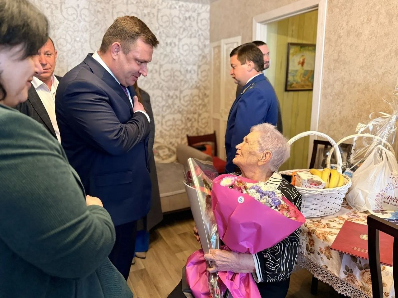 Юрий Нестеренко: Большая честь поздравить с Днем рождения замечательного человека, ветерана Великой Отечественной войны, почетного гражданина города Симферополя – Смирнову Розалию Францевну!