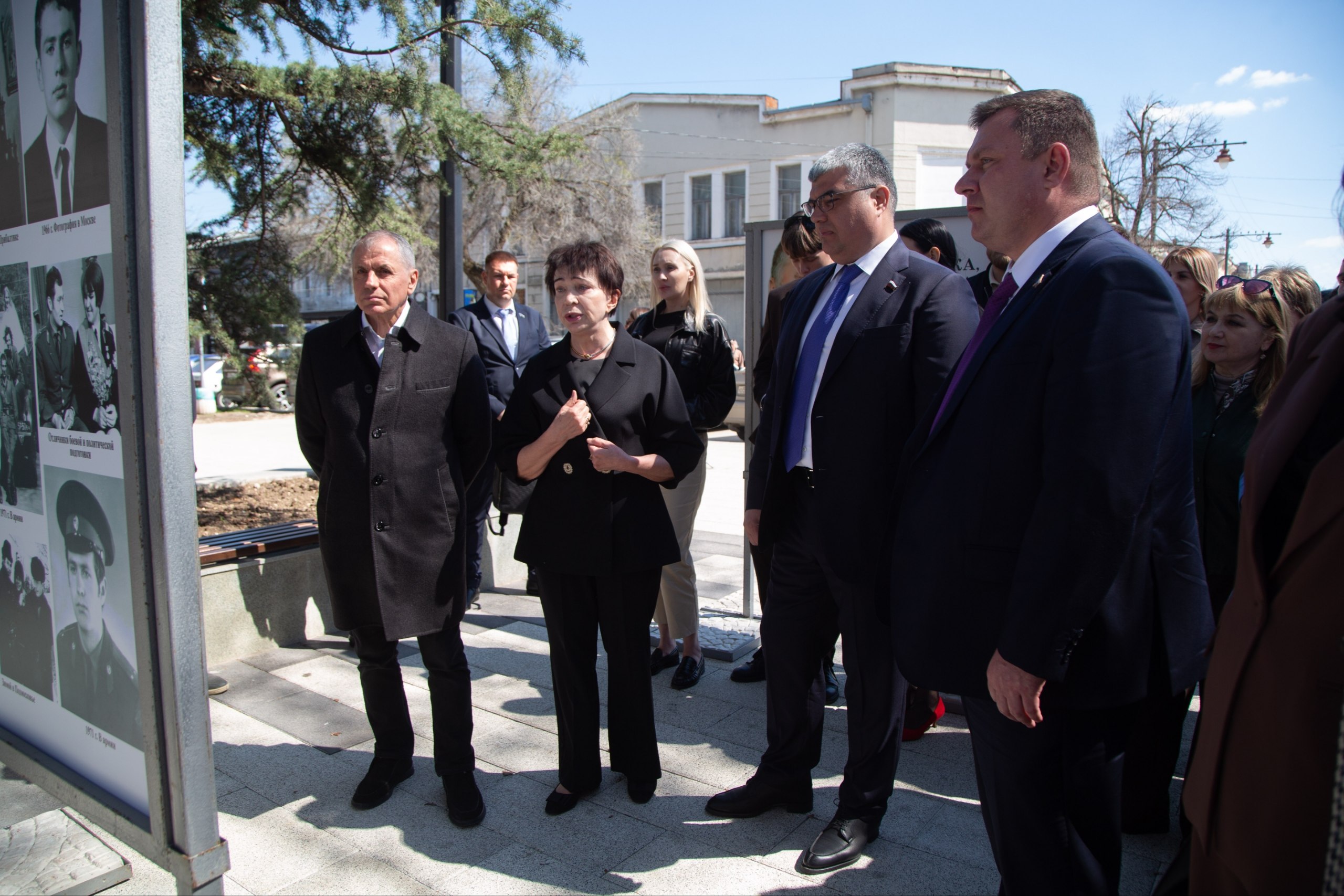 Владимир Константинов: В Симферополе открылась уличная фотовыставка, посвящённая жизненному и политическому пути, наследию Владимира Вольфовича Жириновского