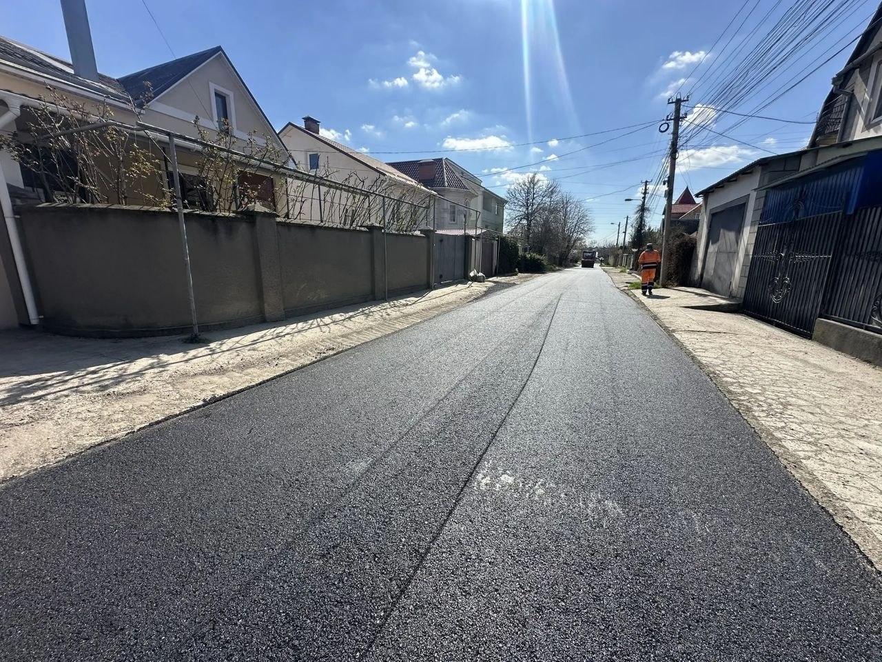 В Крыму продолжают проводить ямочный ремонт дорог