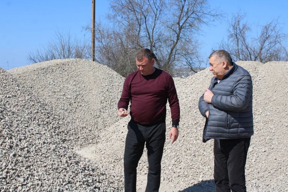 Игорь Крутьков: Вопрос грейдирования и подсыпки дорог в районе остаётся одним из приоритетных Игорь Крутьков: Вопрос грейдирования и подсыпки дорог в районе остаётся одним из приоритетных