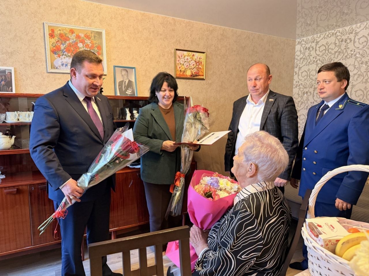 Юрий Нестеренко: Большая честь поздравить с Днем рождения замечательного человека, ветерана Великой Отечественной войны, почетного гражданина города Симферополя – Смирнову Розалию Францевну! Юрий Нестеренко: Большая честь поздравить с Днем рождения замечательного человека, ветерана Великой Отечественной войны, почетного гражданина города Симферополя – Смирнову Розалию Францевну!