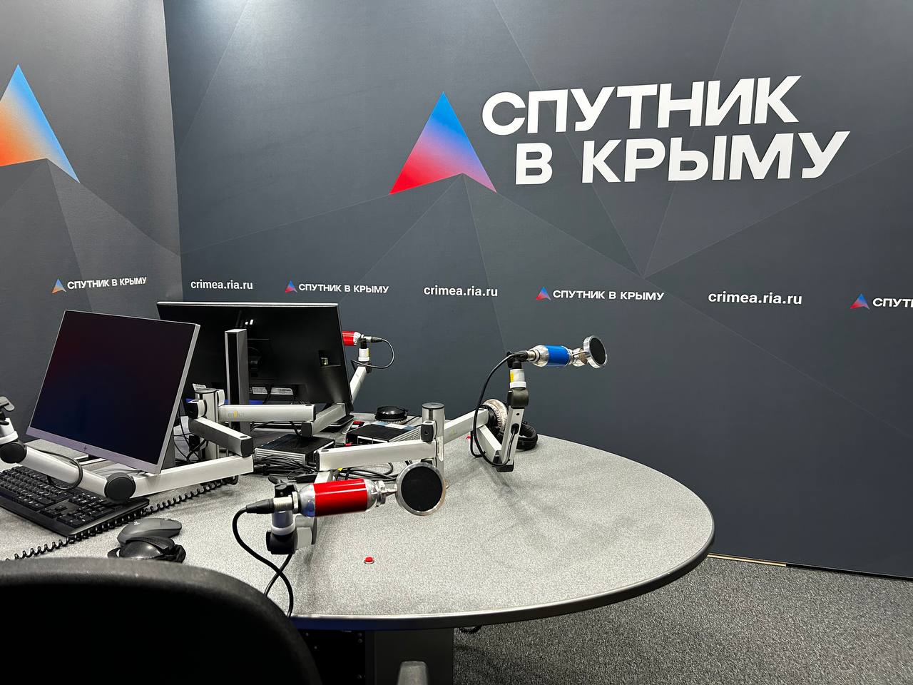 Ждем вас в эфире!. Как всегда стартуем в 7.00! Сегодня в эфире радио "Спутник в Крыму" : атака беспилотников ВСУ на Кубань - известно о восьми пострадавших спортивные события выходных новый законопроект об использовании...