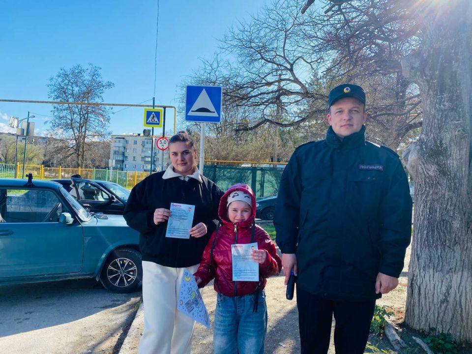 В Бахчисарае пешеходам напомнили правила безопасности на дороге В Бахчисарае пешеходам напомнили правила безопасности на дороге