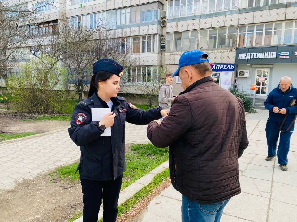 В Бахчисарае пешеходам напомнили правила безопасности на дороге В Бахчисарае пешеходам напомнили правила безопасности на дороге