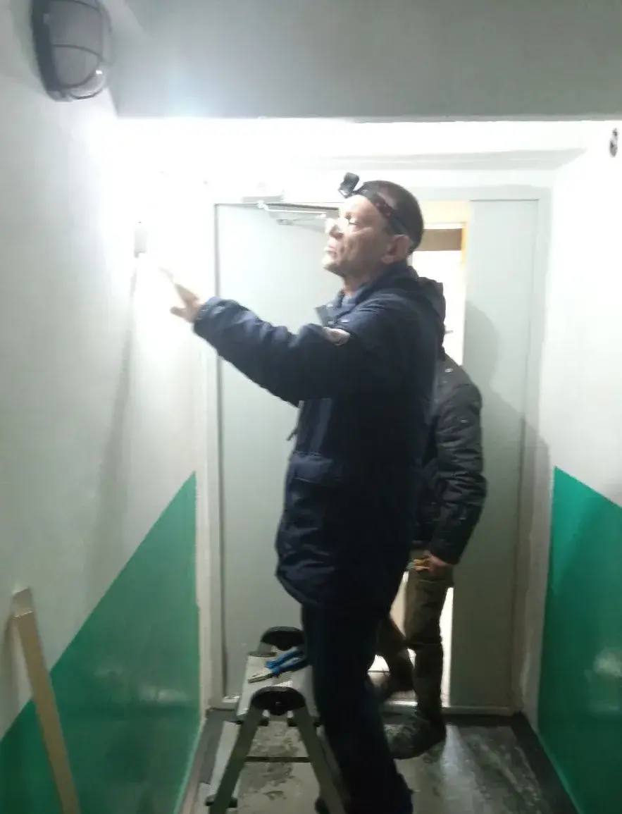 Управляющие компании города продолжают проводить ремонты в многоквартирных домах Керчи Управляющие компании города продолжают проводить ремонты в многоквартирных домах Керчи