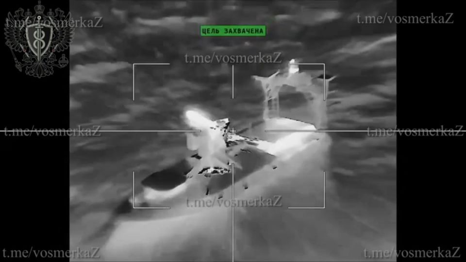 Уничтожение украинских БЭК с турелями при помощи дронов-камикадзе "Ланцет" в Черном море Уничтожение украинских БЭК с турелями при помощи дронов-камикадзе "Ланцет" в Черном море