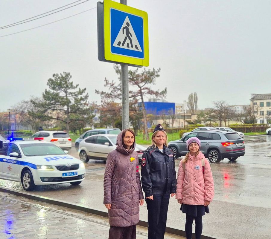 Родительский патруль в Евпатории проверил соблюдение ПДД пешеходами Родительский патруль в Евпатории проверил соблюдение ПДД пешеходами