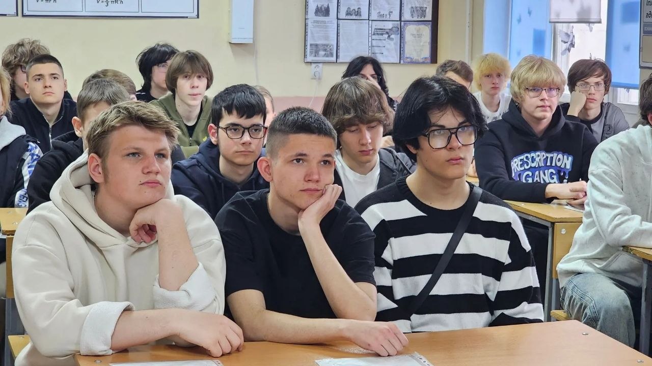 Росгвардейцы встретились с будущими выпускниками севастопольского колледжа Росгвардейцы встретились с будущими выпускниками севастопольского колледжа