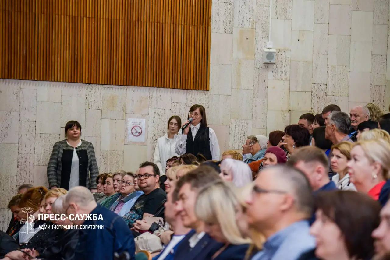 Депутат Государственной Думы РФ Леонид Бабашов встретился в евпаторийцами Депутат Государственной Думы РФ Леонид Бабашов встретился в евпаторийцами