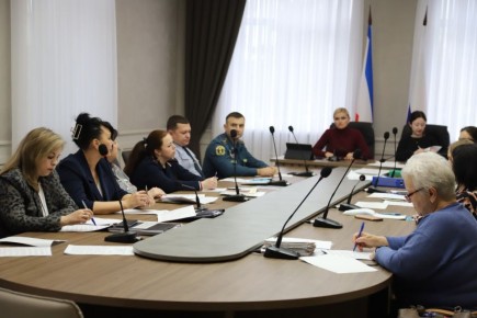 В администрации Бахчисарайского района состоялось плановое заседание комиссии по делам несовершеннолетних и защите их прав