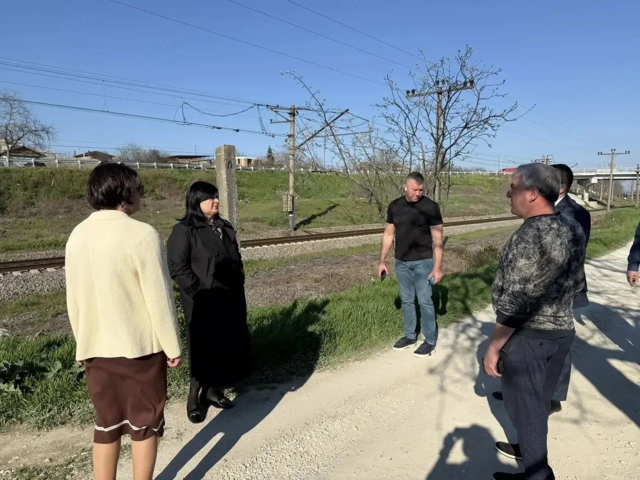 Сотрудниками администрации района, совместно с представителями РЖД, проведен мониторинг санитарной очистки частных и общественных территорий, примыкающих к железной дороге в Бахчисарайском районе Сотрудниками администрации района, совместно с представителями РЖД, проведен мониторинг санитарной очистки частных и общественных территорий, примыкающих к железной дороге в Бахчисарайском районе