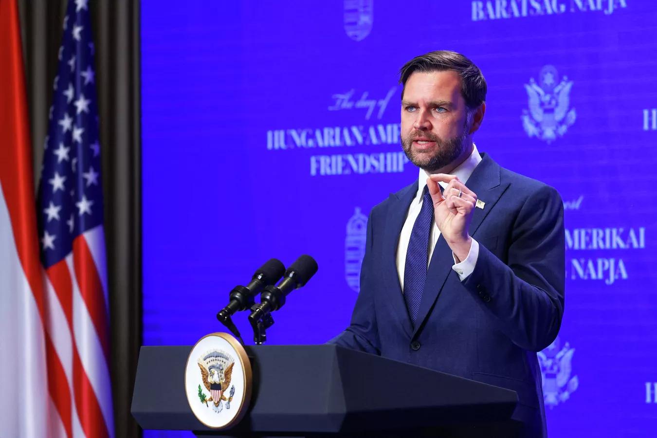 Украину обвинили в попытках повлиять на выборы в США и Венгрии