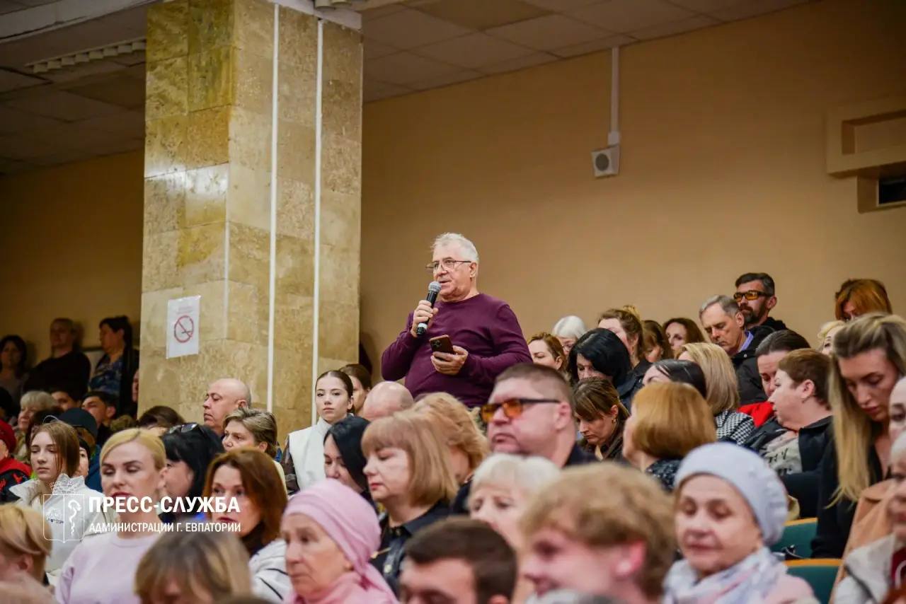 Депутат Государственной Думы РФ Леонид Бабашов встретился в евпаторийцами Депутат Государственной Думы РФ Леонид Бабашов встретился в евпаторийцами